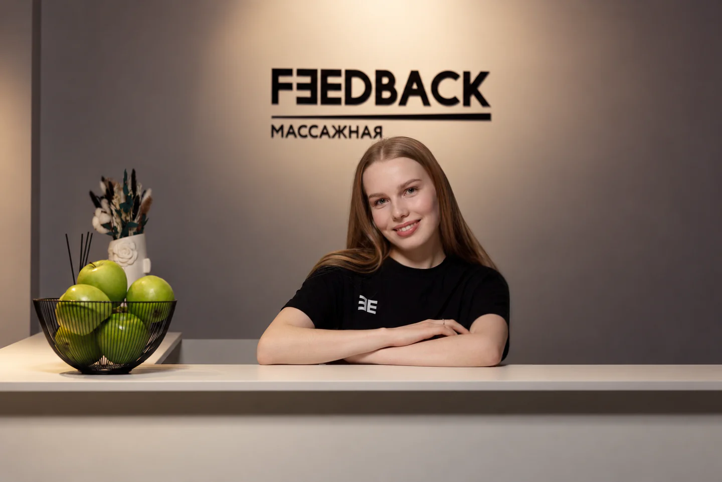 Feedback studio on Bolshaya Polyanka 43, bld. 3 — lounge with a pink sofa