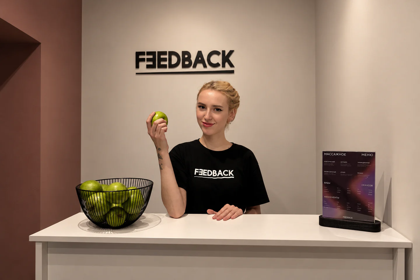 Feedback studio on Prospekt Vernadskogo 11/19 — reception desk